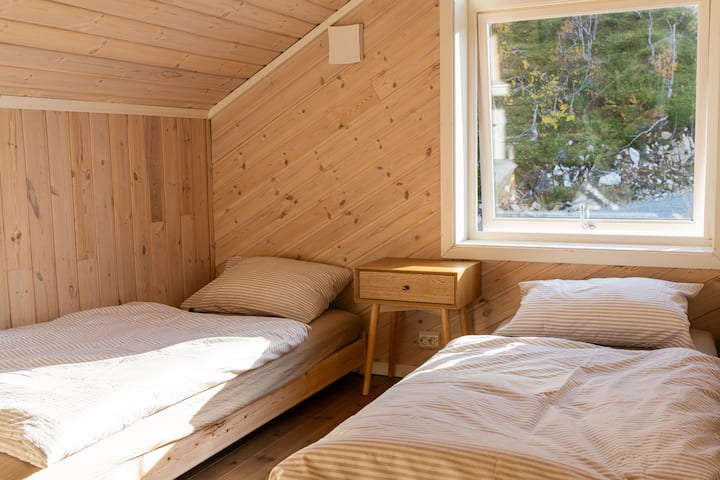 El dormitorio 2 tiene 2 camas individuales, una cama doble (160 cm) o una cama individual, según sus preferencias. Solo tienes que especificarlo al reservar.