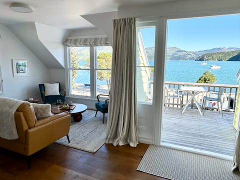 The View - Boutique Waterfront Apartment