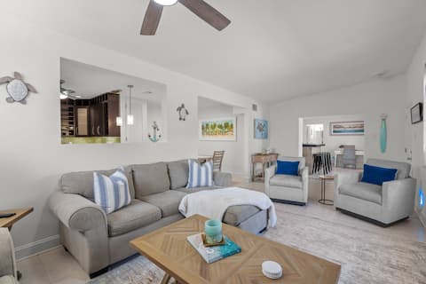 Popular Airbnb listing: Tropical Escape w/Heated Pool - Near Siesta Key! in South Sarasota