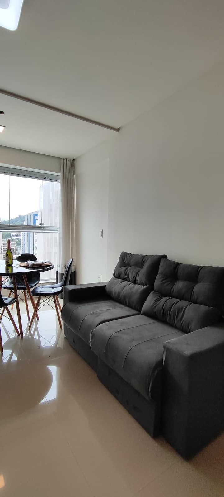 โซฟาที่ยืดออกได้และสบาย เหมาะสำหรับการใช้เวลากับครอบครัว