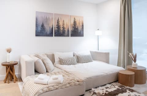 Top Airbnb: Mackenzie House: Luxury Condo with Private Hot Tub in Revelstoke