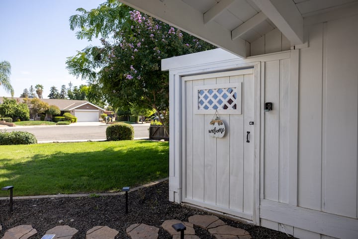 Visalia Private Studio Close To Sequoia - Visalia, CA