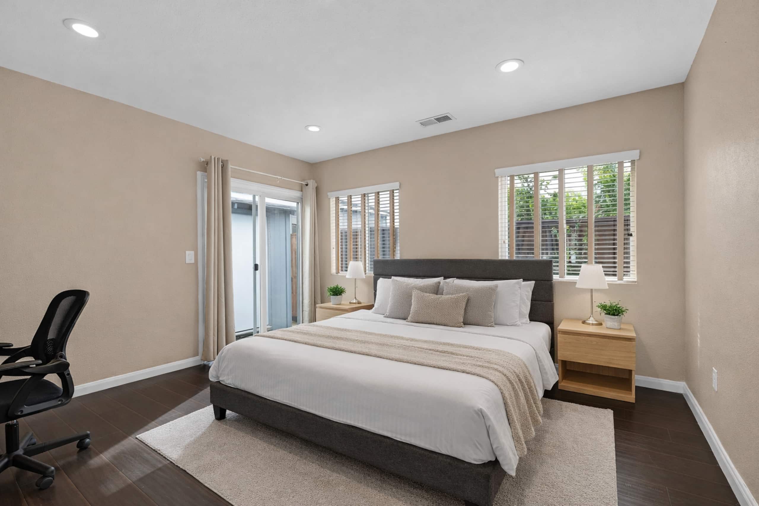 Luxury Pool Retreat w/ Chef's Kitchen & Game Room - Photo 20