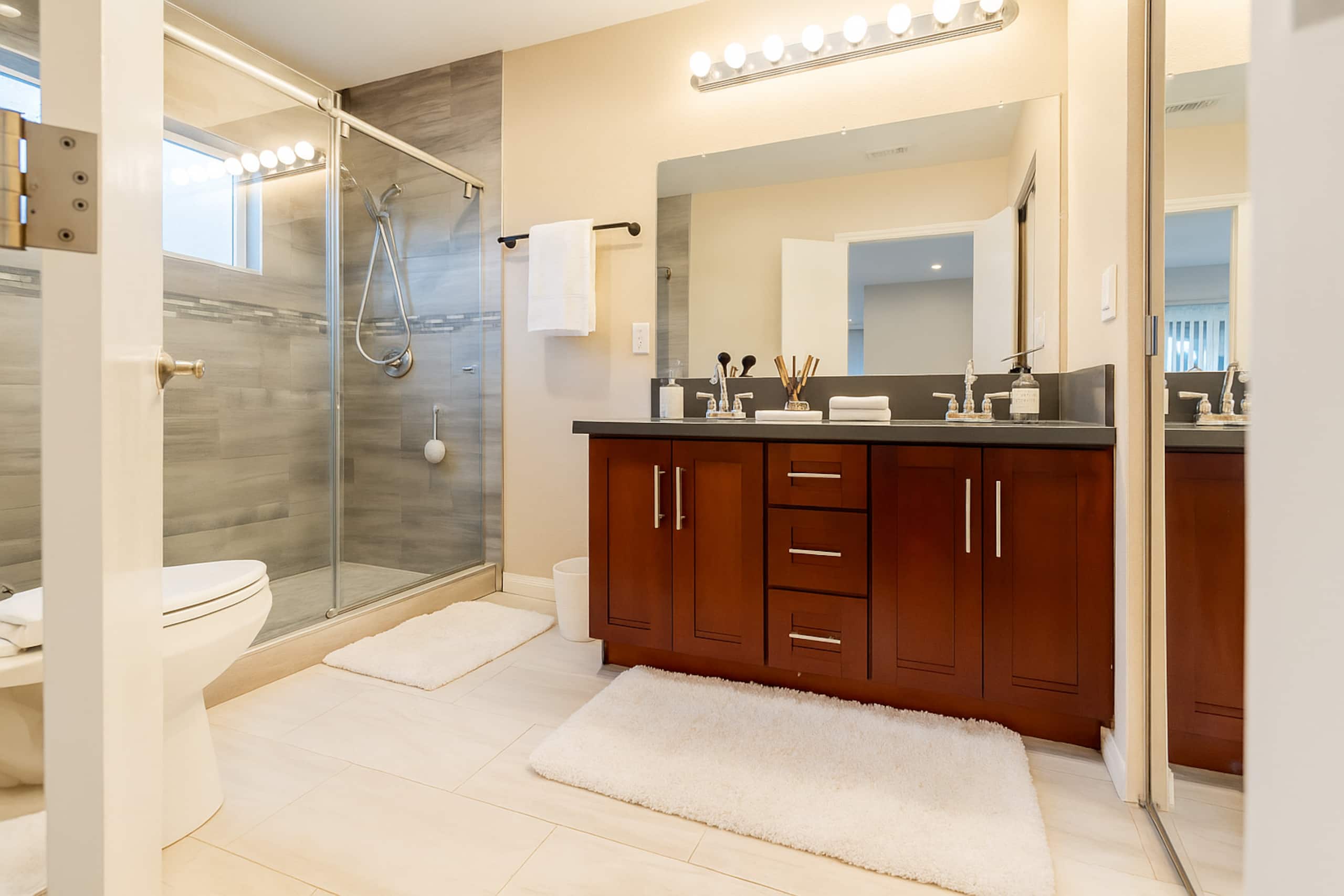 Luxury Pool Retreat w/ Chef's Kitchen & Game Room - Photo 25