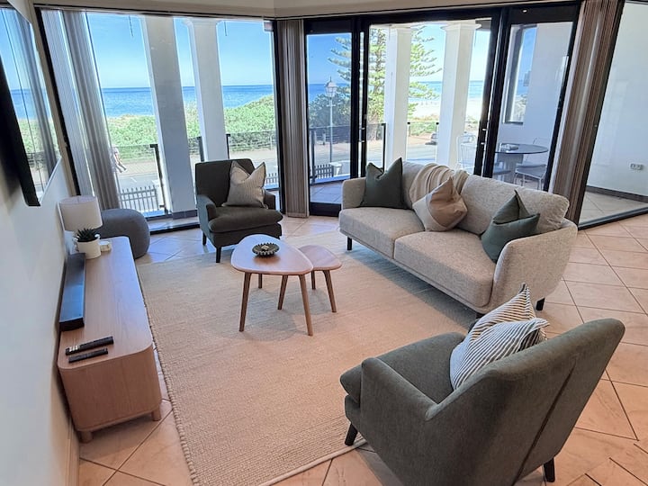Seascape | Brighton Beachfront Retreat - 南オーストラリア州