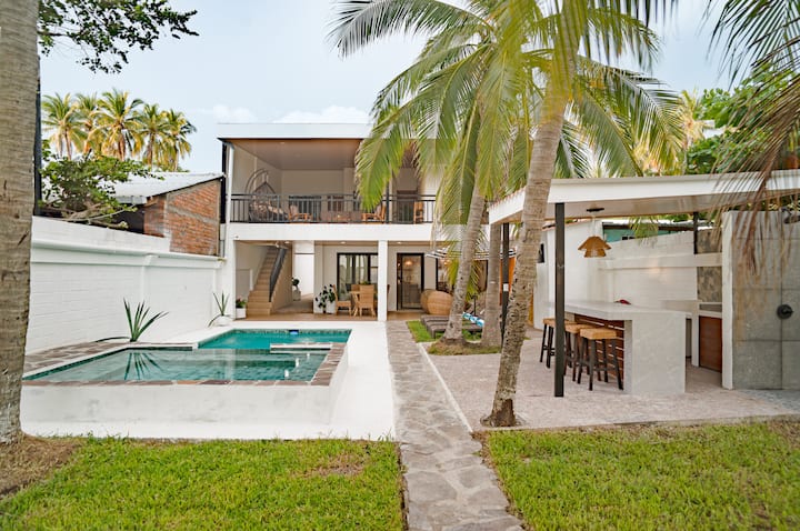 Casa Estrella Del Mar, Beachfront!