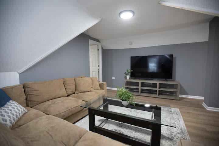 3 Bedroom/2 Bath/king Bedrooms/game Room/by Navy - Waukegan, IL