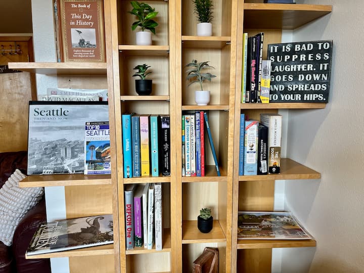 Colección única de libros de mesa para pasar unos minutos o unas horas relajándote con todo, desde curiosidades e historia hasta cómics y fotografía.