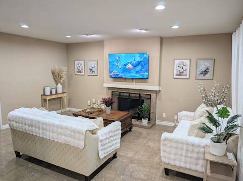 Top Airbnb: Golden Glow Hillside Retreat near Disneyland in Rowland Heights
