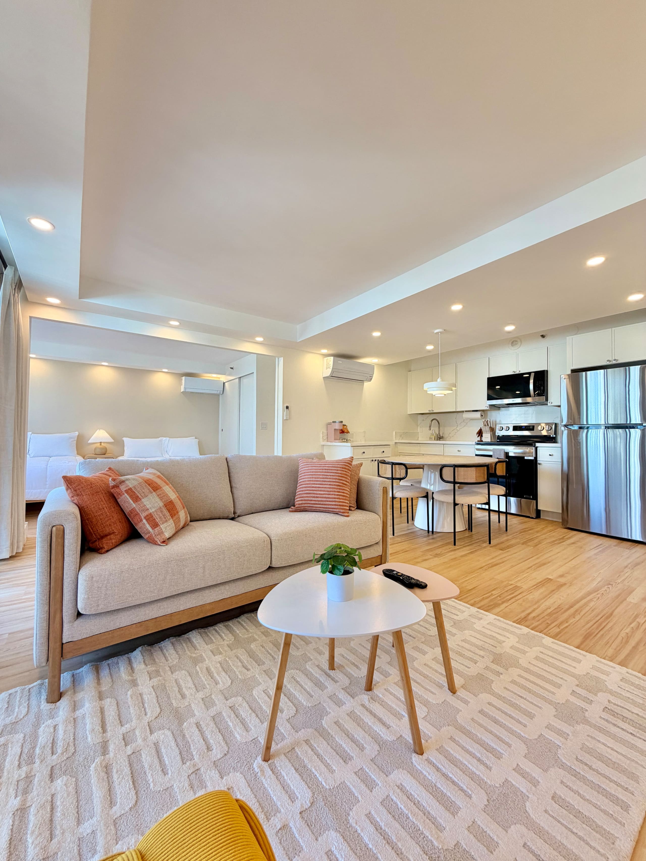 Waikiki Banyan Ocean, City View #7 | FREE Parking - Image 1