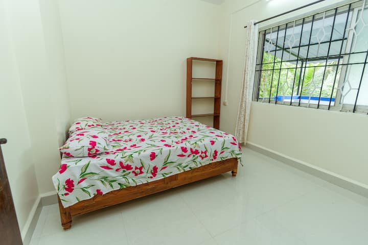 Bedroom 1 image 2