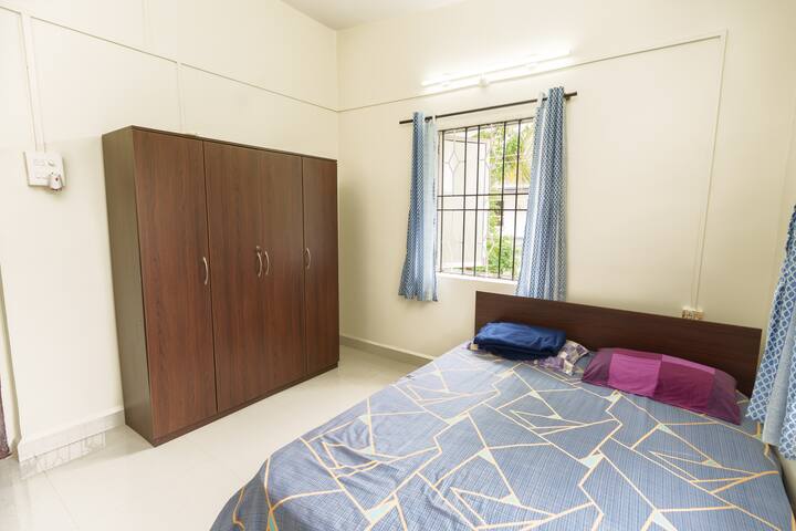 Bedroom 1 image 3