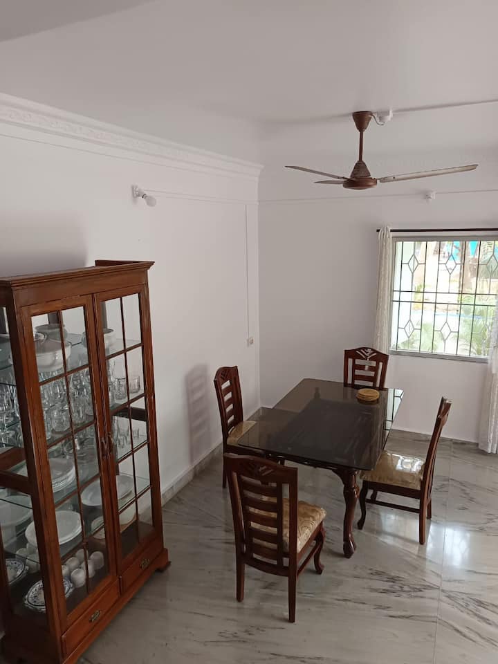 Dining area image 1