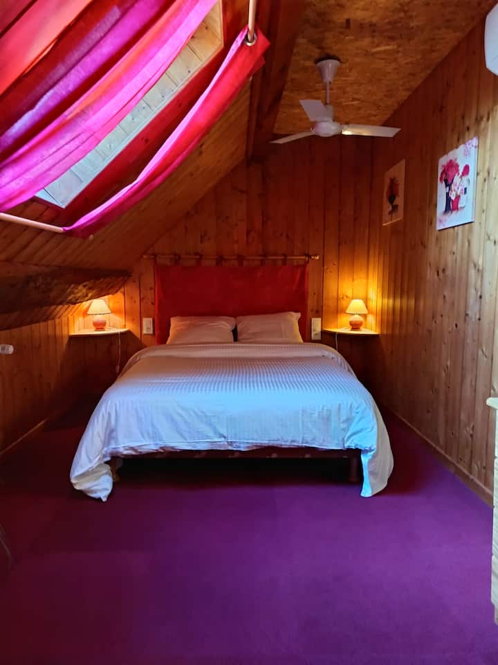 Соба со малини на 2 кат - мезанин