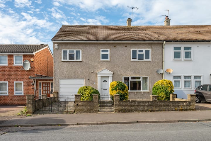 Serene 5br - A Cozy Home Away From Home - Chingford
