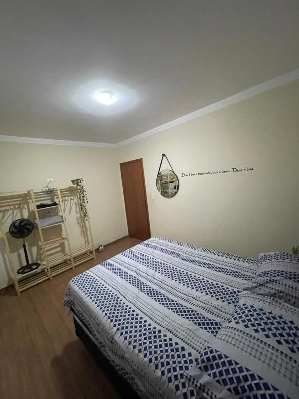 spiegel en decoratieve sticker