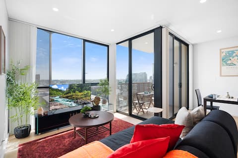 Zetland Zen: Japanese Haven by Dining & Transport!