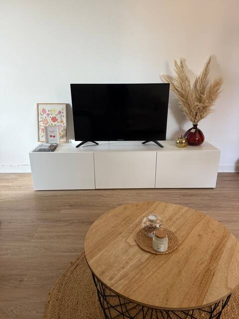Popular Airbnb listing: Cozy apartment with sea and port views of Erquy in Erquy