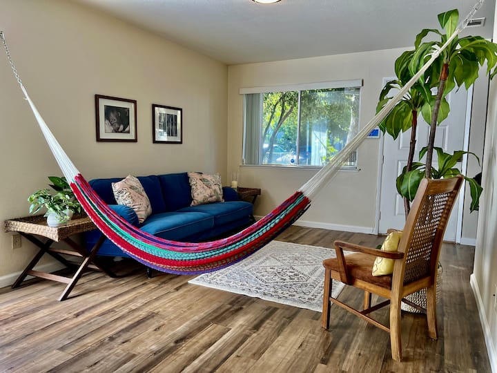 Bungalow In The Rainforest - Sacramento, CA