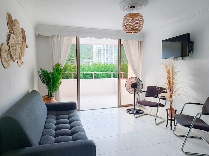 Cozy Family-friendly Apt W/ Balcony, Rodadero - Santa Marta