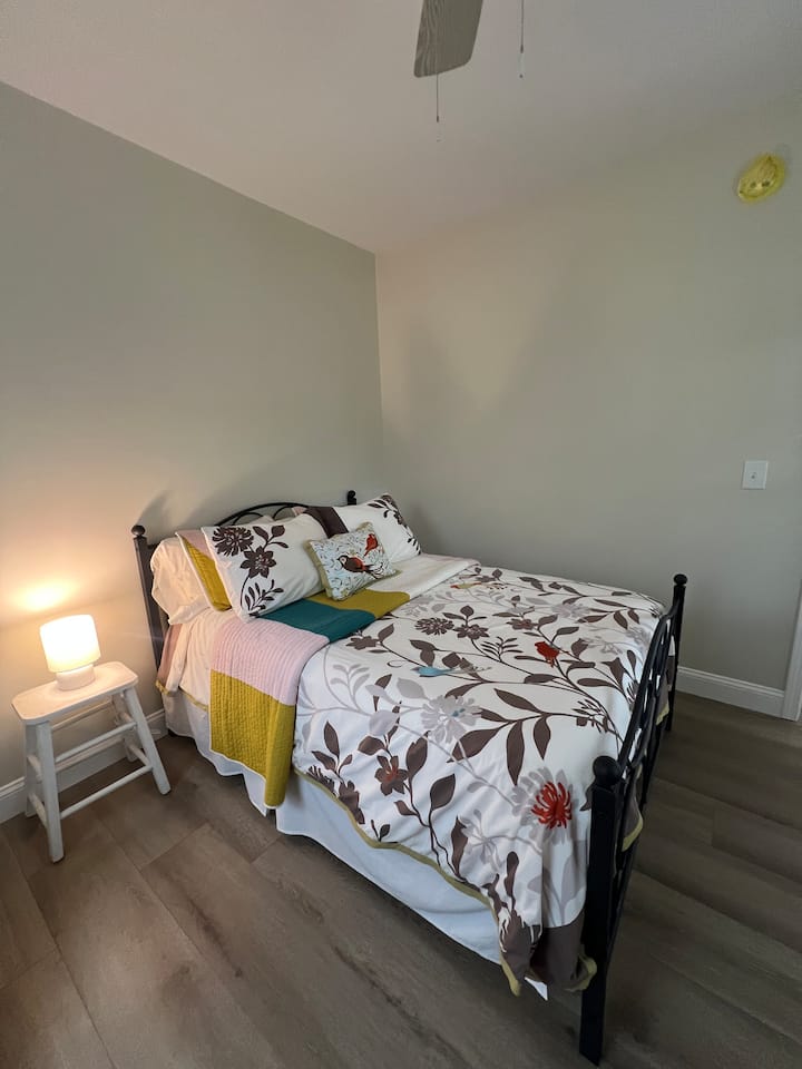 Cama tamaño grande para 2 huéspedes