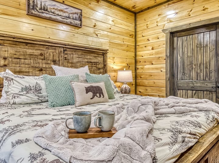 Udobni bračni kreveti (široki 180–220 cm) za mirne noći