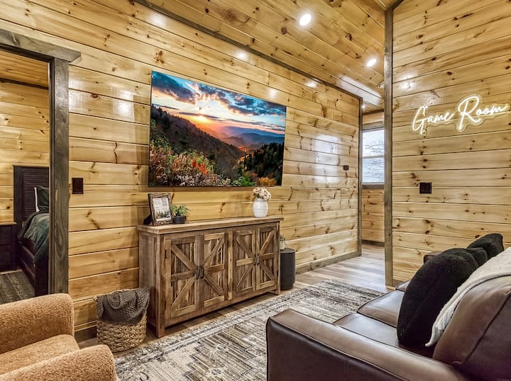 Prostrani dnevni boravak za večeri uz igre, večeri uz filmove i kvalitetne razgovore