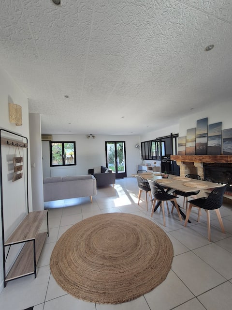House with quiet garden. Close to Bordeaux