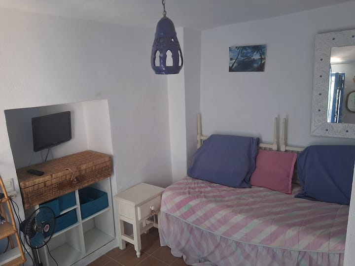 Casita Marina: Charming Tiny House With Sea Views - Almuñécar