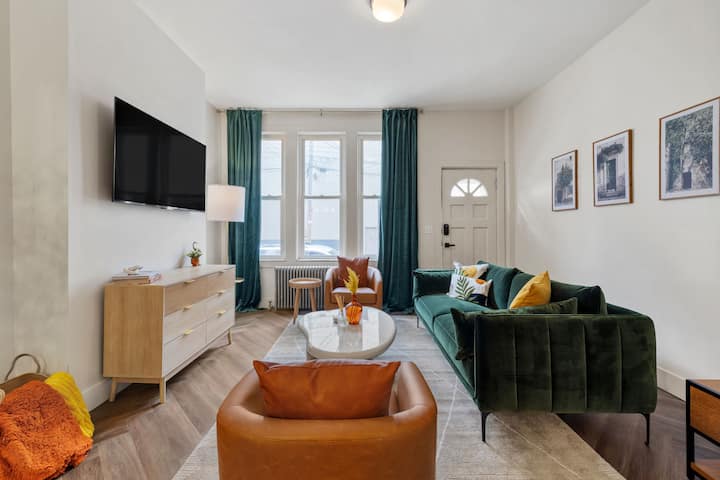 Stylish Southside 1br | King Bed + Walkable Stay - Pirate, West Mifflin