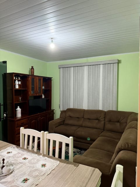Top Airbnb: House with 2 bedrooms near Rocio Hospital. in Campo Largo