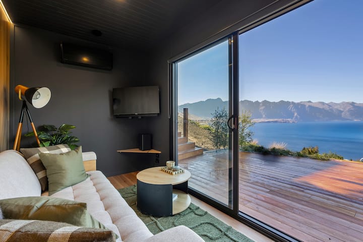 Scenic Fernhill Retreat | Spa & Stunning Views - Queenstown
