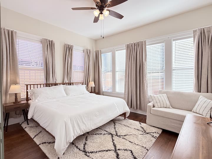 End the night in this peaceful master bedroom featuring a plush king bed. Whether you’re an early riser or a snoozer, enjoy the option to wake up to the beautiful Dallas sunrise or utilize the blackout curtains to rot the day away.