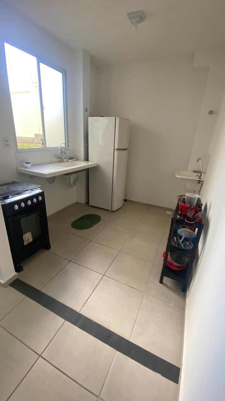 Apê Completo: Cozinha, Wi-fi E Estacionamento. - Feira De Santana