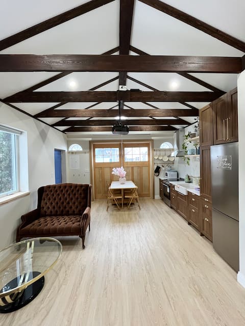 Successful Airbnb property: Cozy Private Garden Suite in Hamilton Mountain in Hamilton