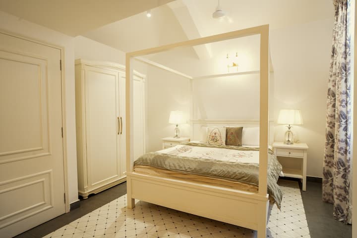 ELIVAAS Bauhinia VK · Luxury 4-BHK Villa | Pool & Garden Retreat