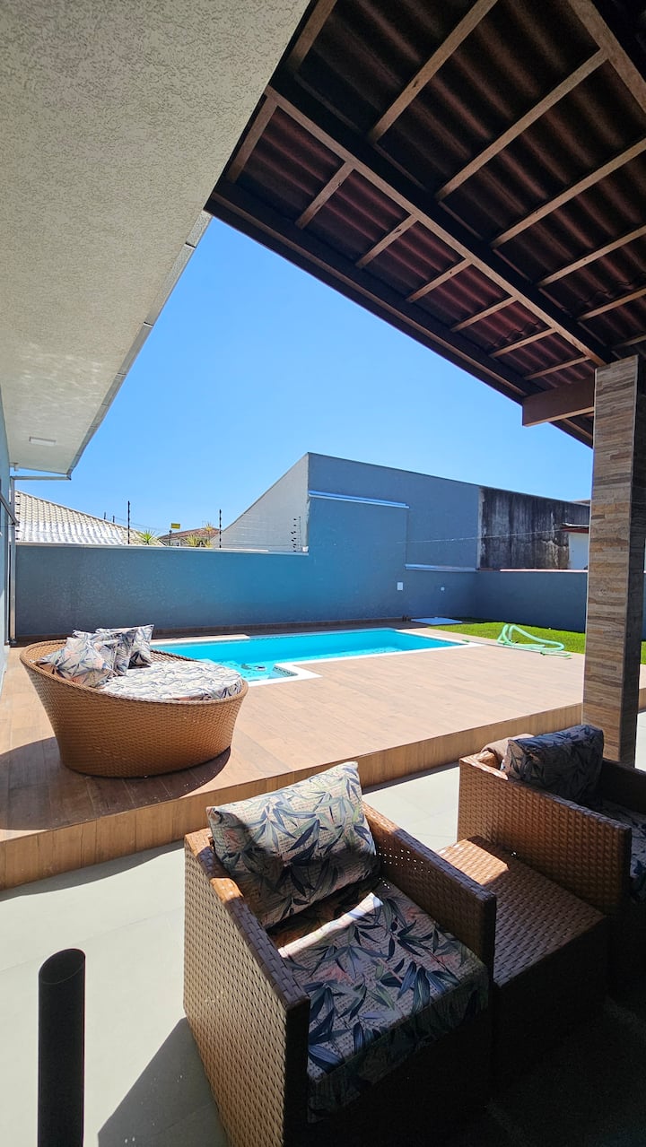 Linda Casa Com Piscina A Duas Quadras Da Praia. - Guaratuba