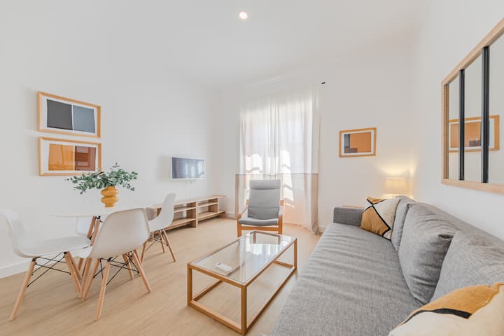 Perfecta Ubicación, Luminoso Y Cómodo Apartamento. - Sevilla