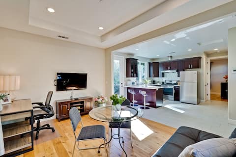 Top Airbnb: Jane's Home (MSC) | Modern w/ Laundry & Parking in Sunnyvale