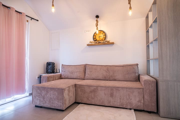 Hill House Z Masažnim Spa Bazenom In Savno - Dolenjske Toplice