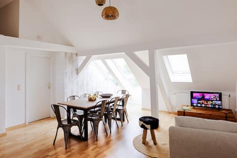 Large city apartment I up to 8 people I 2 bathrooms