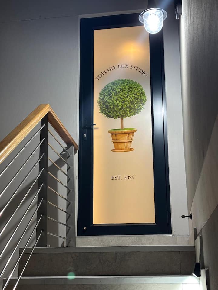 Topiary Lux Studio Apartment - Herolds Bay