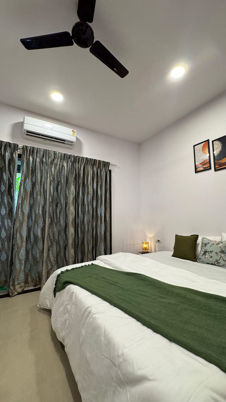 Bedroom 1 image 2
