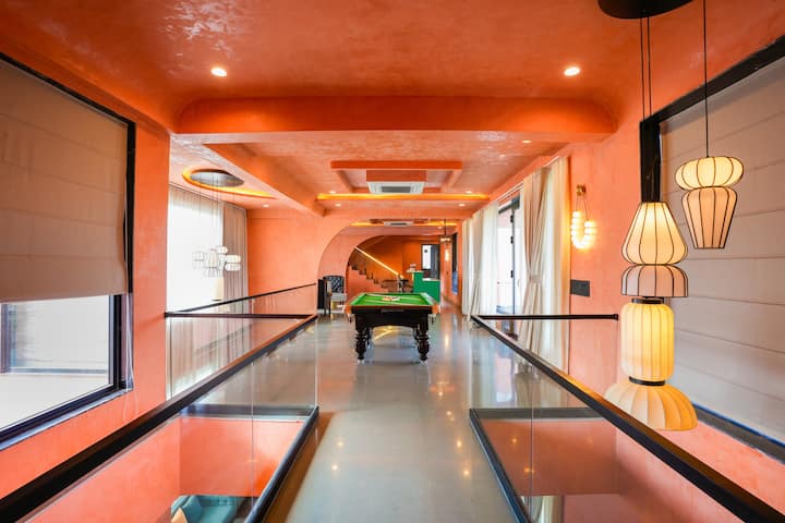 Terracotta Tales: 5br Luxe Farmstay W/ Pool & Lawn - 齋浦爾