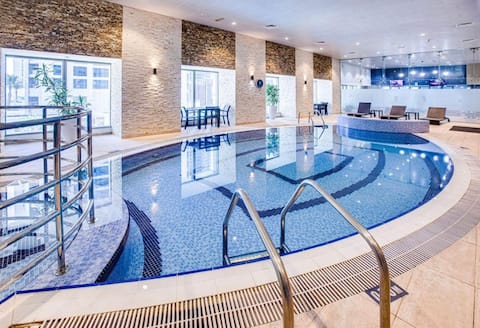 Successful Airbnb property: Affordable Bed-space with sea view | Pool & Gym in Dubai Marina