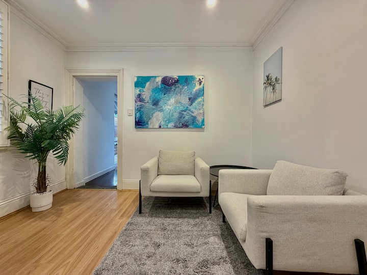 Stylish 3br Zetland House W/ 4 Beds + Backyard - Sydney