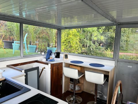 Top Airbnb: Unique and self-contained accommodation on a houseboat in Metz
