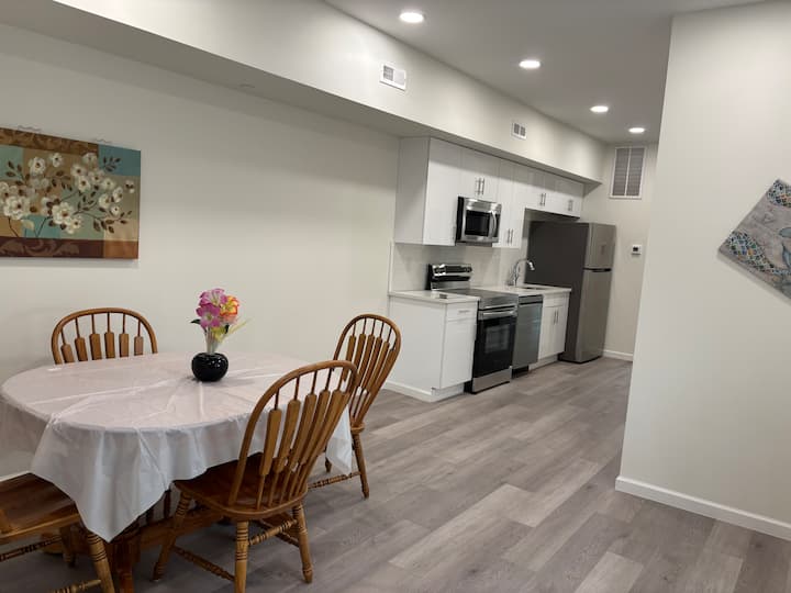 Spacious 2br Downtown Philly Family Group Friendly - Philadelphia, PA