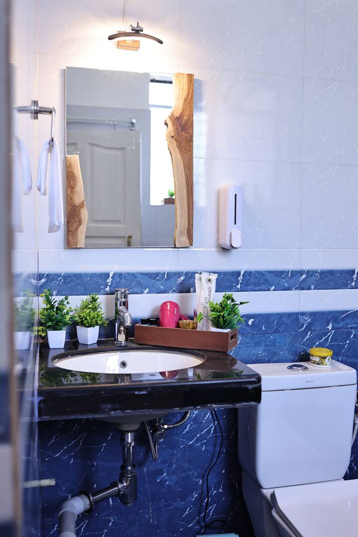Full bathroom 4 image 2