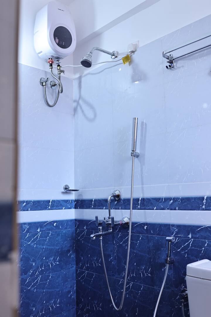 Full bathroom 4 image 4